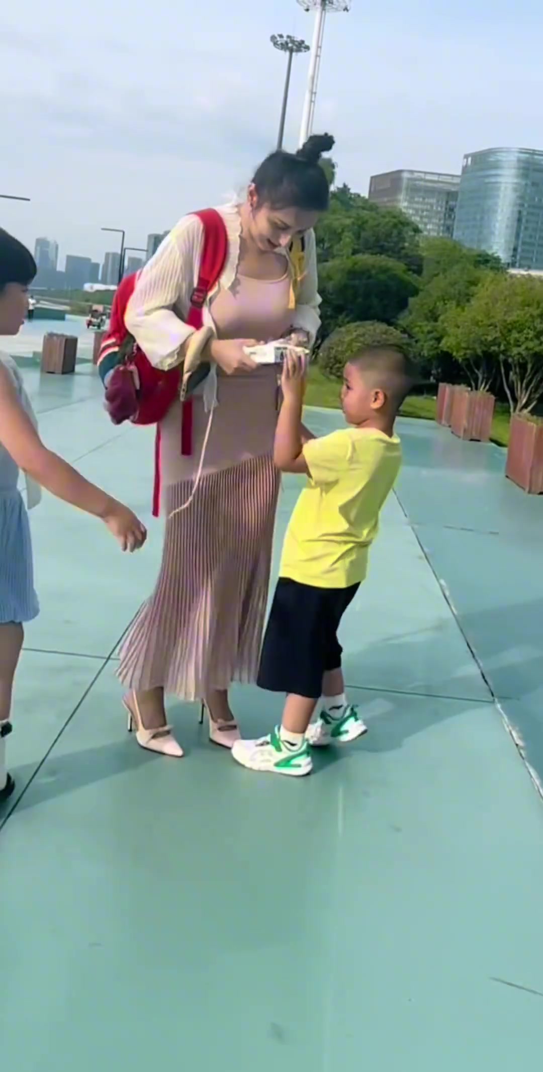 離婚了西熱妻子曬視頻從今天開始我將正式獨(dú)自帶兩個(gè)孩子