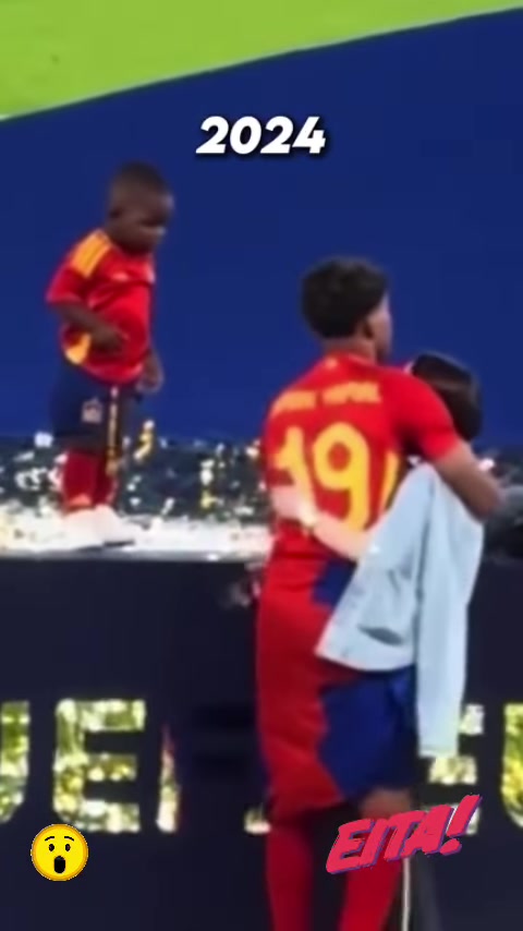亞馬爾前女友當(dāng)時被拍到坐在男性腿上而今亞馬爾轉(zhuǎn)投大姐姐
