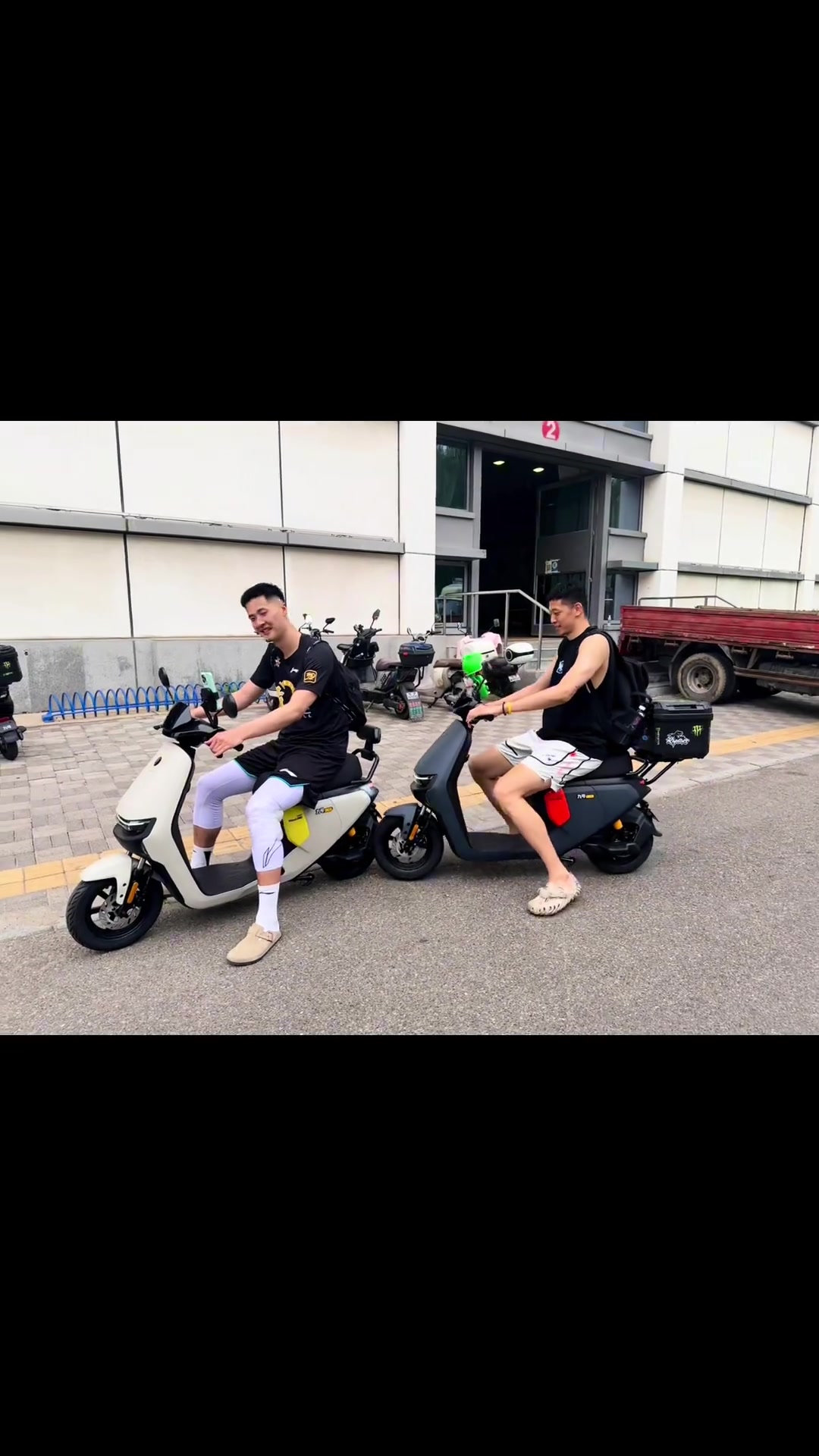 全款拿下沈梓捷喜提首都第一輛車 九號車隊(duì) 啟動(dòng)