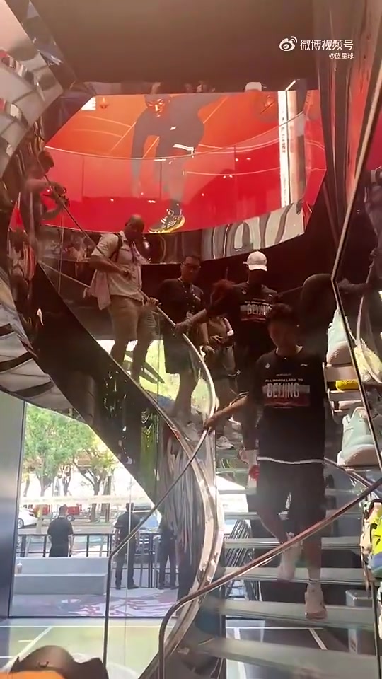 笑死巴特勒此前中國(guó)行體驗(yàn)快捷支付一臉懵逼我的錢(qián)怎么沒(méi)了
