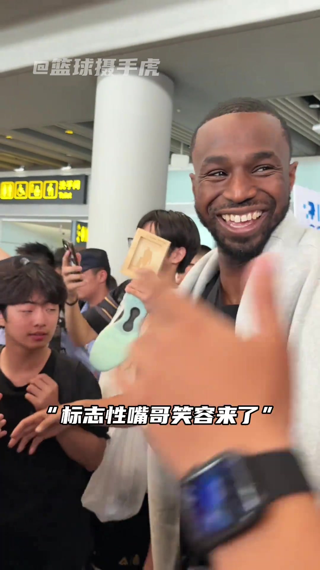 今年nba球星扎推兒中國(guó)行啊嘴笑的沒(méi)合過(guò)