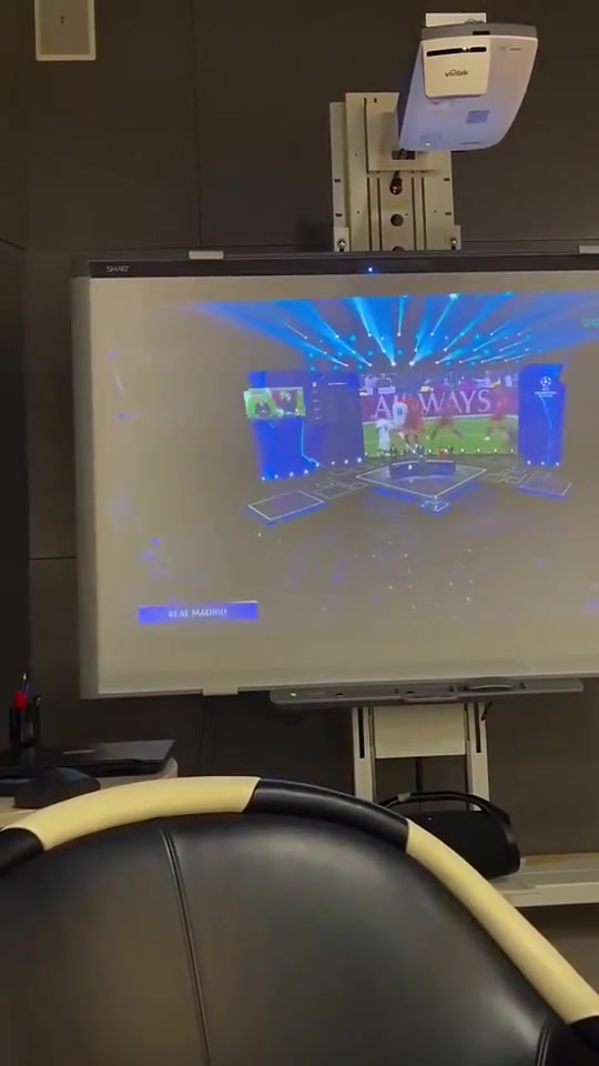 絕世好簽歐冠抽到皇馬阿拉木圖凱拉特球員狂歡慶祝 絕世好簽歐冠抽到皇馬阿拉木圖凱拉特球員狂歡慶祝